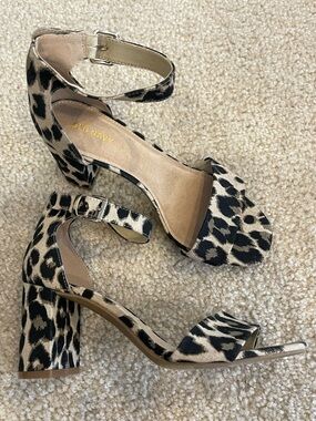 Old Navy Leopard Print Block Heel Sandals
Size 8